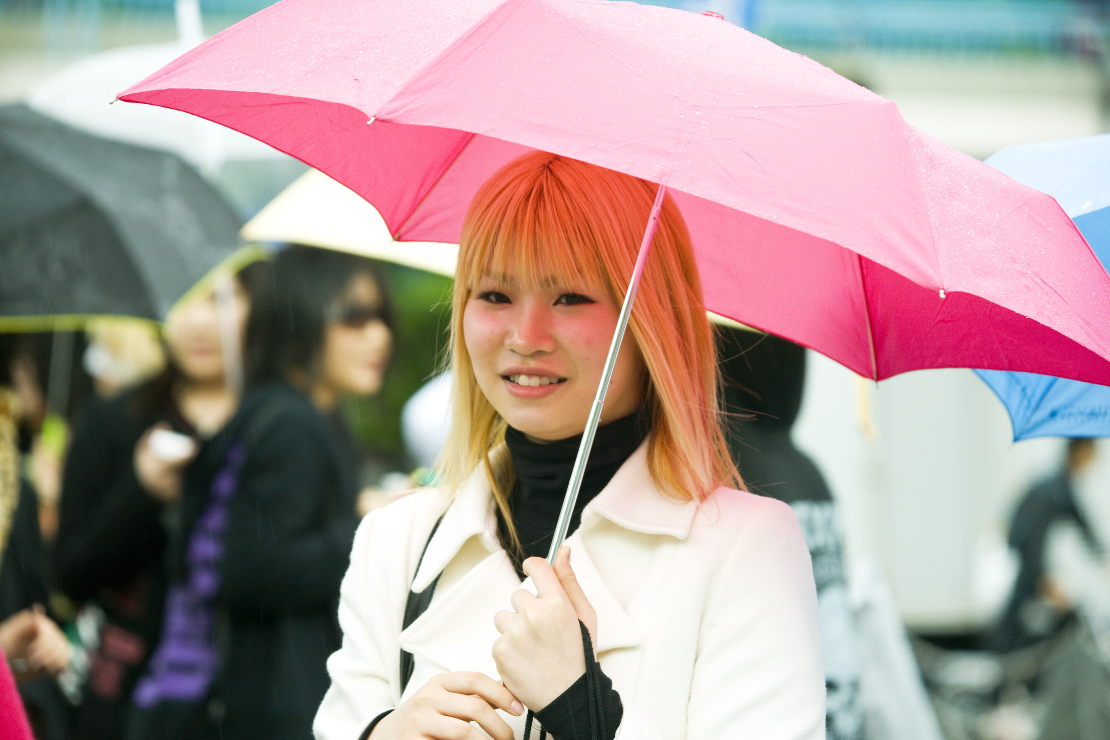 Girl_with_Pink_Umbrella