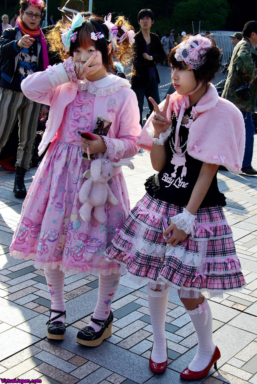 Harajuku-Girls-Fashion-02-09-2009-012