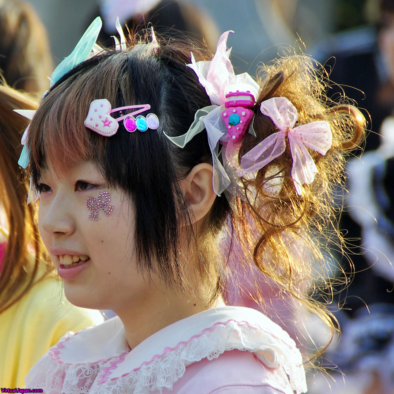 Harajuku-Girls-Fashion-02-10-2009-014