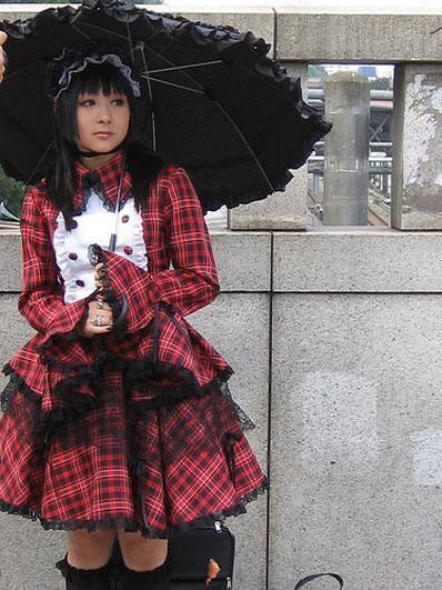 http://www.japanforum.com/gallery/data/2/gothic-lolita.jpg