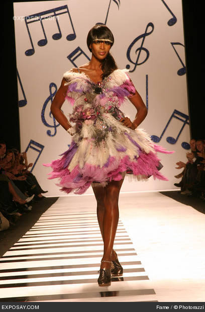 naomi-campbell-olympus-fashion-week-fall-2006-heatherette-runway-show-Ge2Dhv