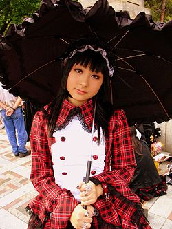 250px-A_girl_with_a_lolita_fashion