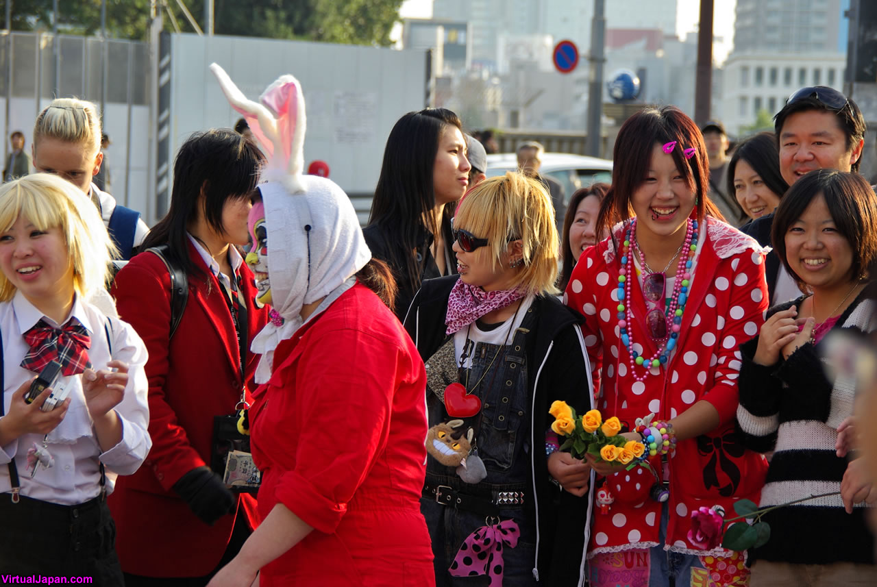 Harajuku-Girls-Fashion-02-10-2009-015