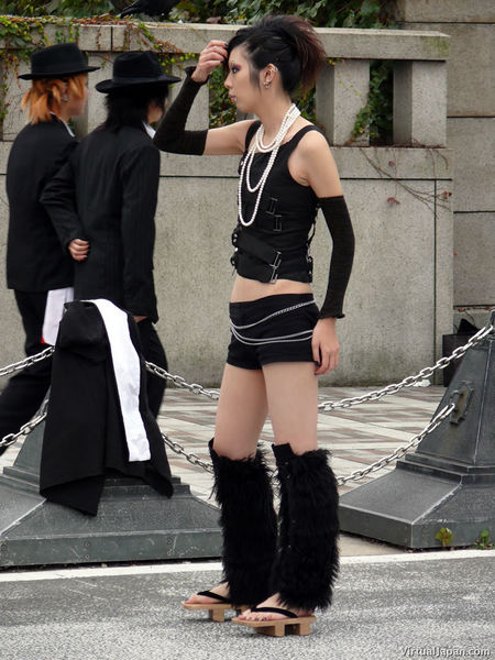 http://www.japanforum.com/gallery/data/2/medium/harajuku-102506-14.jpg