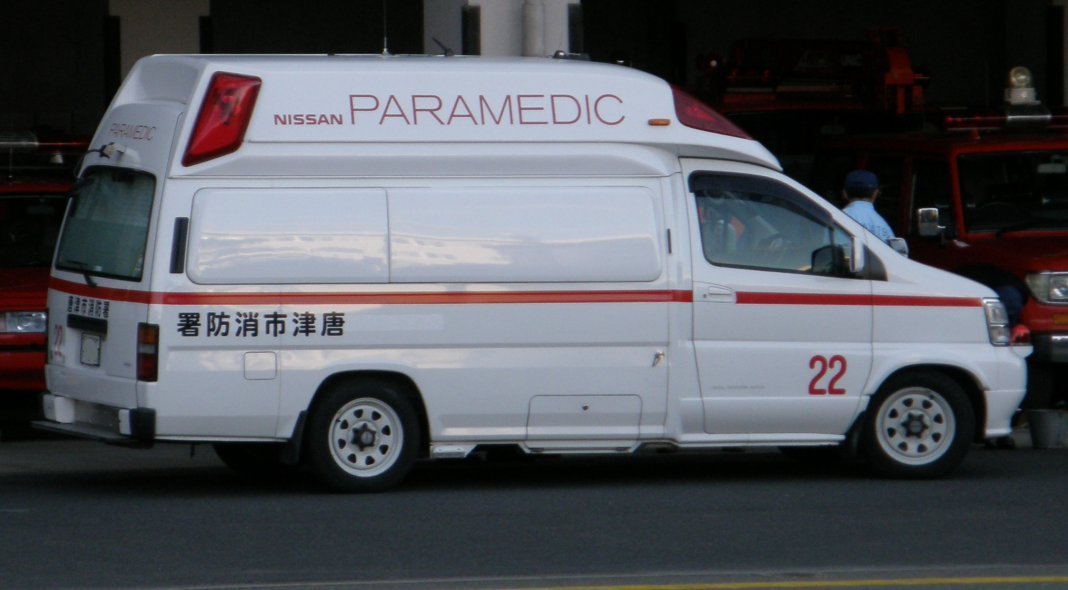 nissan_paramedic_ambulance_2