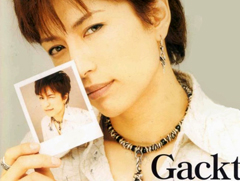Gackt_with_photo