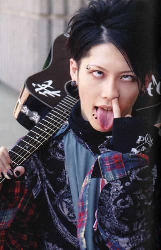 Naaa_who_could_that_be_-_miyavi