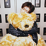 Gackt_with_teddy.png