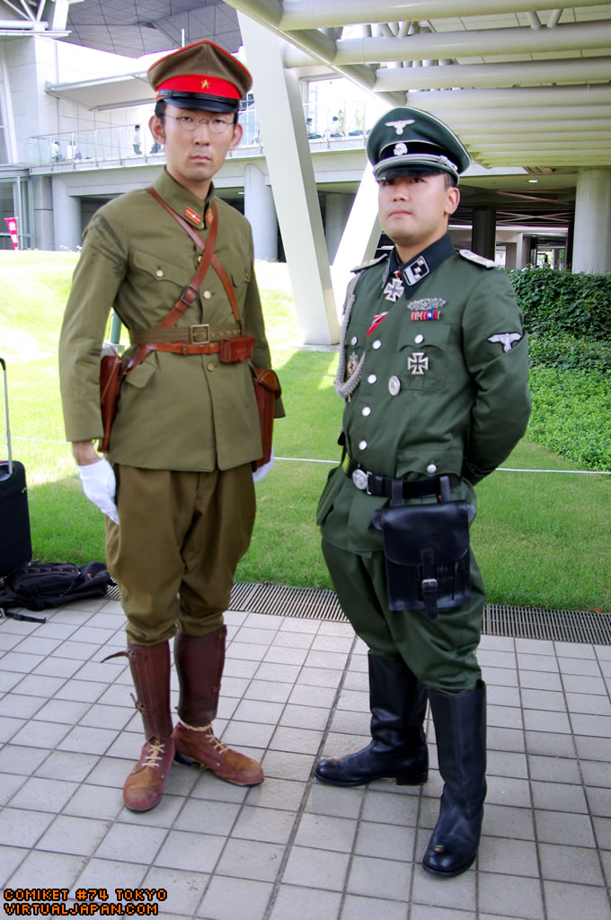 Comiket-Cosplay-2008-075